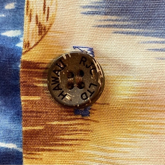 RJC Made in Hawaii Hibiscus Hawaiian Islands Camp Button Down Shirt - Picture 5 of 10